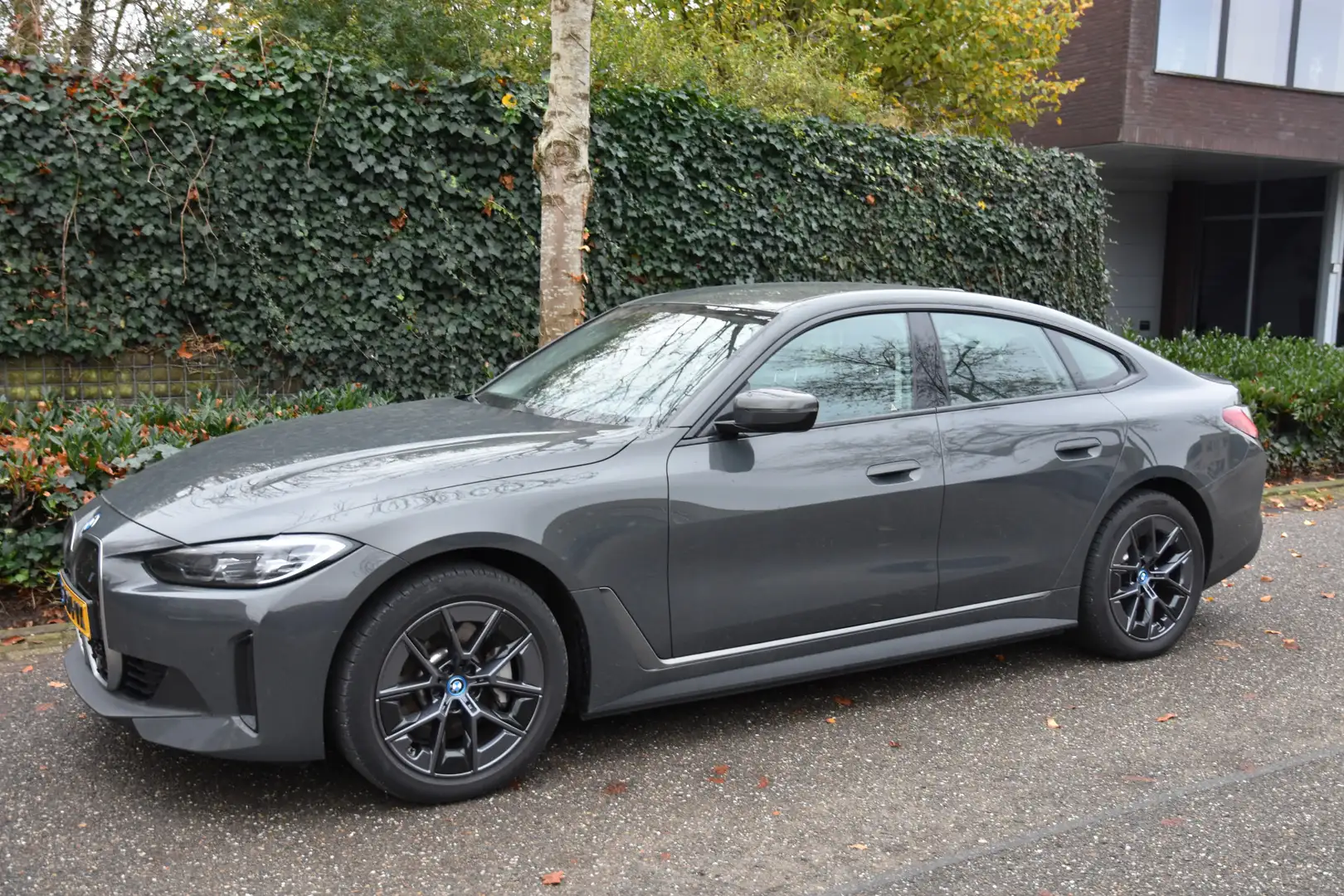 BMW i4 eDrive40 High Executive 84 kWh | 340PK | 18"LMV | Grijs - 2