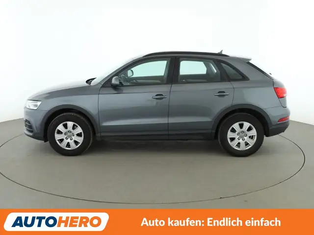 Audi Q3 view 3