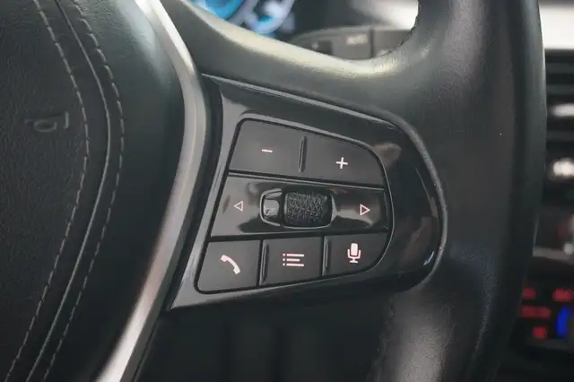 BMW 5 Series view 13