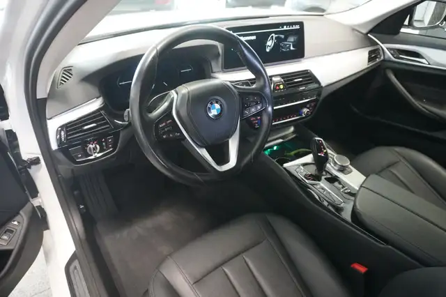 BMW 5 Series view 7