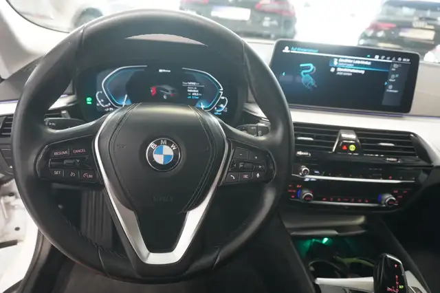 BMW 5 Series view 11