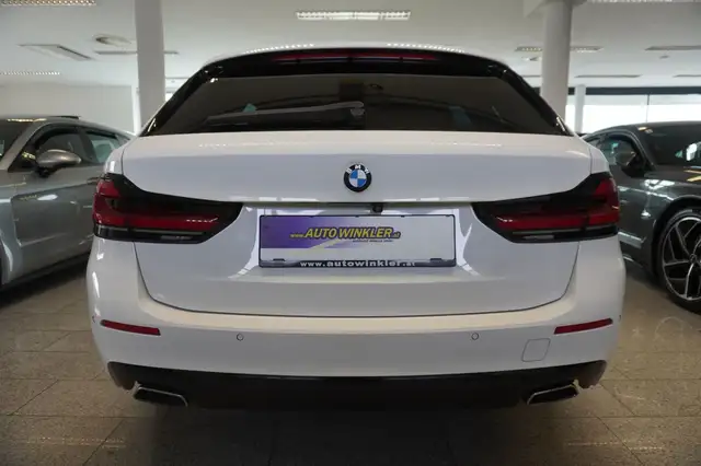 BMW 5 Series view 6