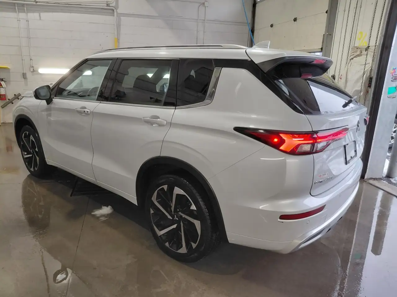 Mitsubishi Outlander снимка Mitsubishi Outlander