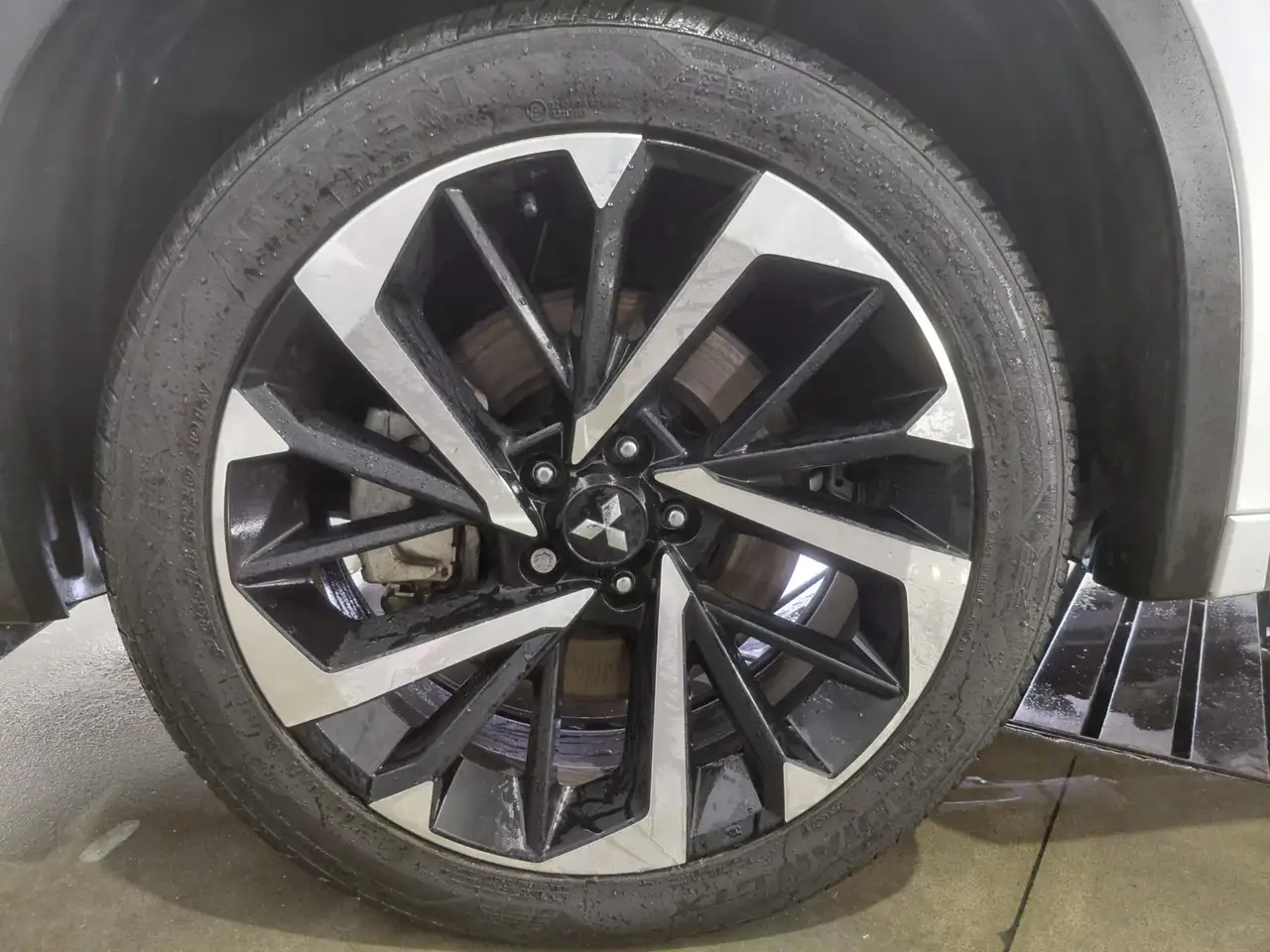 Mitsubishi Outlander снимка Mitsubishi Outlander