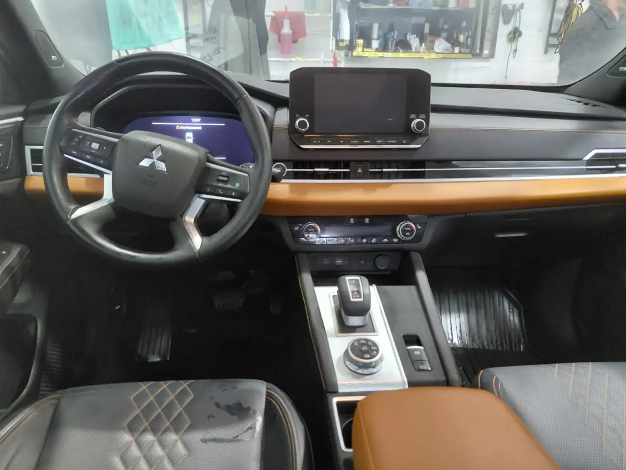 Mitsubishi Outlander снимка Mitsubishi Outlander