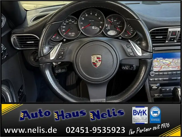 Porsche 911 view 11
