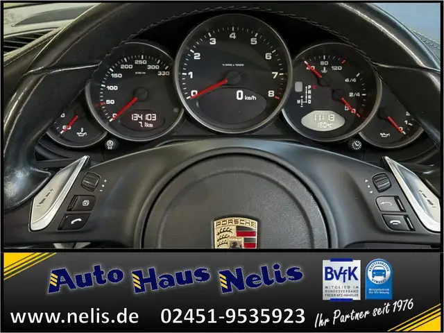 Porsche 911 view 12
