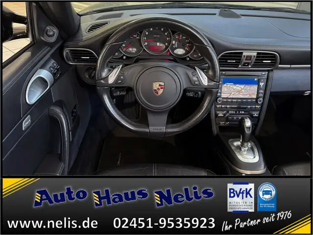 Porsche 911 view 10