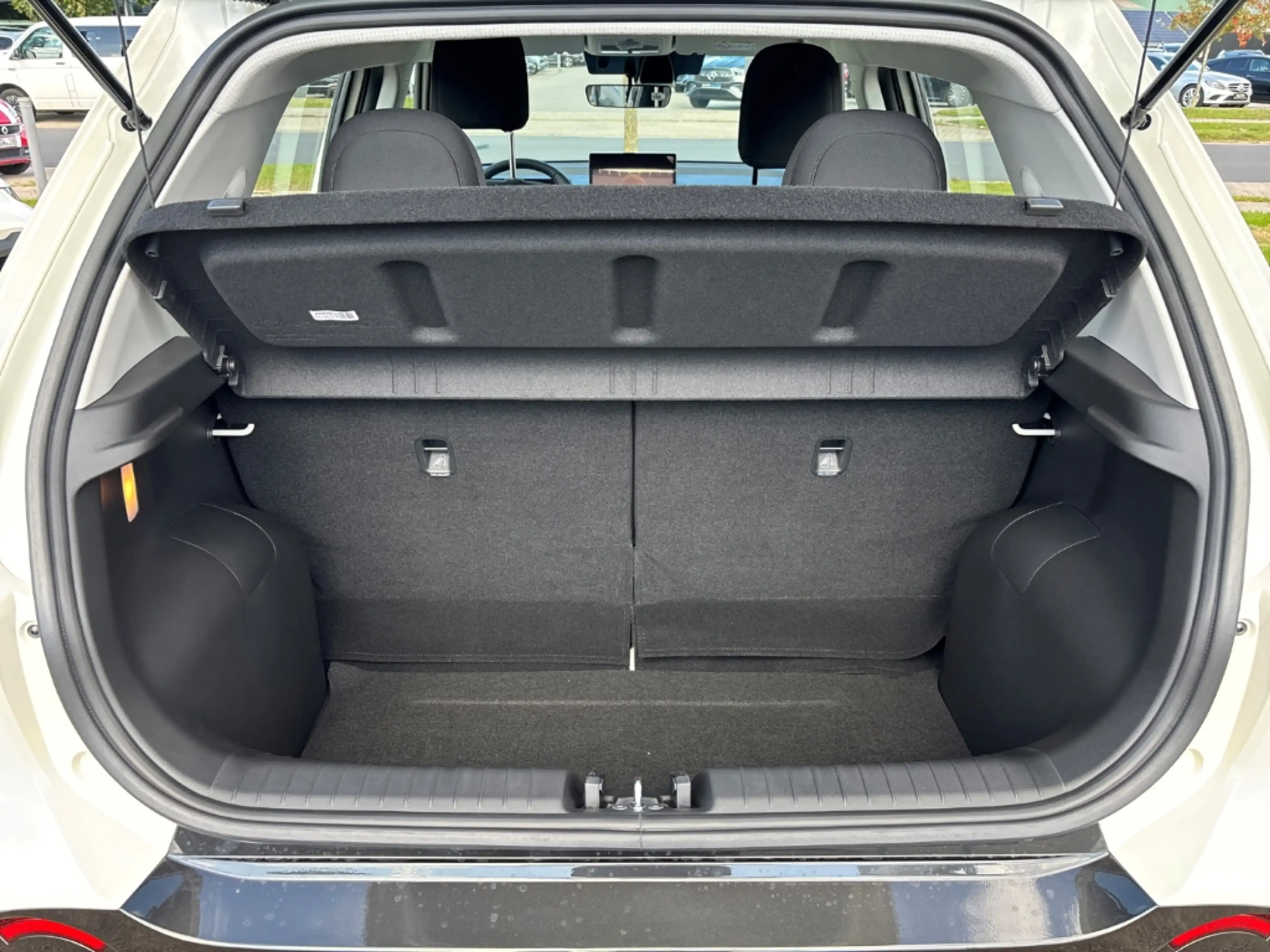 Hyundai Inster Elektro 71 kW FWD EV  42 kWh (97 PS) 2WD Select — photo 11