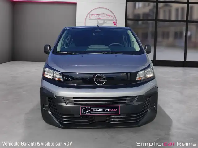 Opel Vivaro view 2