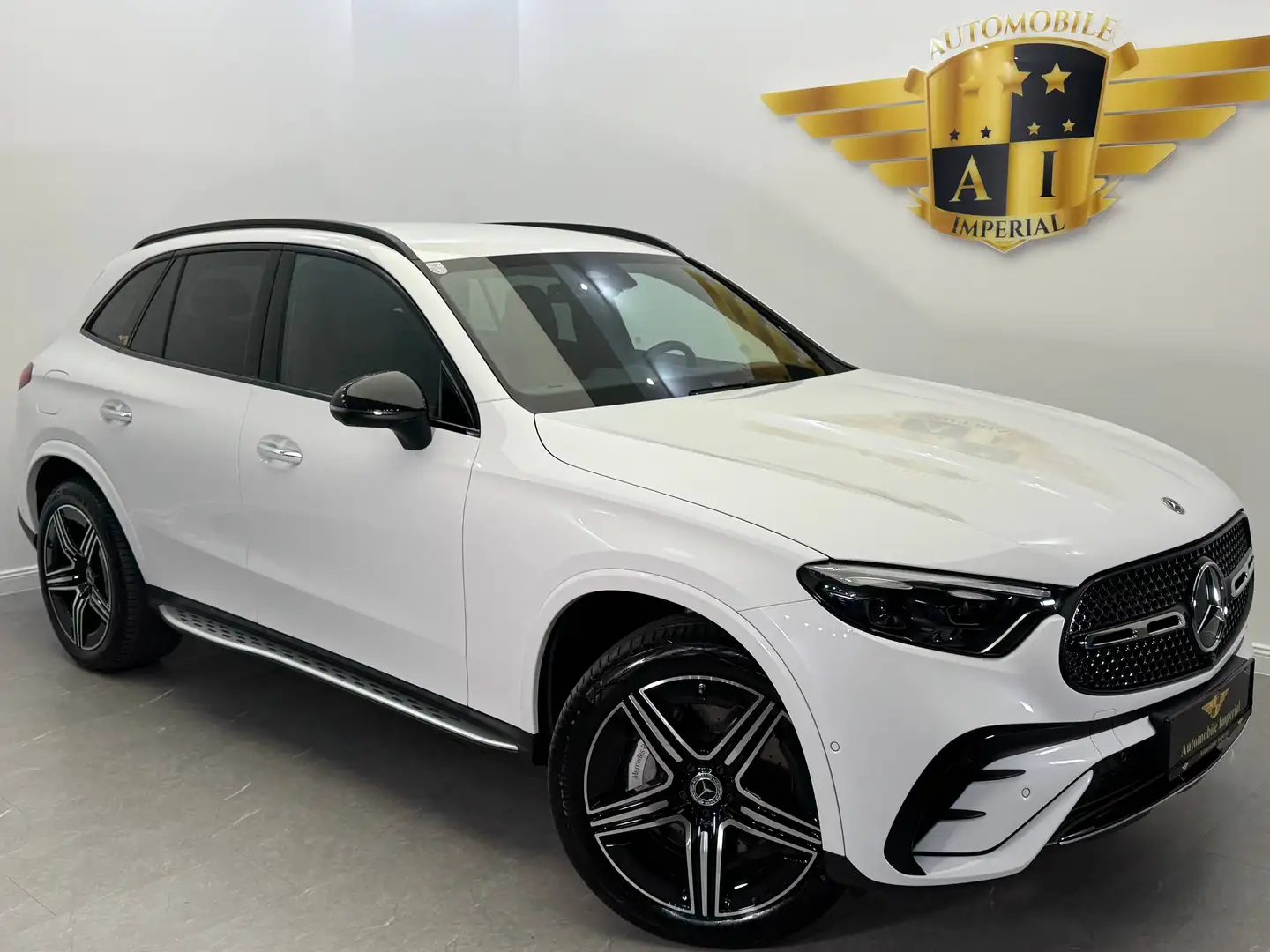 Mercedes-Benz GLC 300 e 4MATIC EQ Tech Aut. // AMG LINE // 1.BESITZ // NEUWERTIG // Weiß - 1