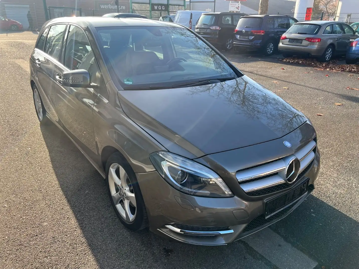 Mercedes-Benz B 180 Sportpaket"Klimaaut."Navi"Leder" Xenon"1.H Grau - 1