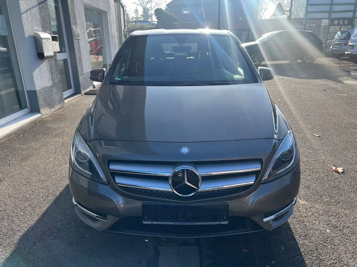 Mercedes-Benz B 180 Sportpaket"Klimaaut."Navi"Leder" Xenon"1.H Grau - 2