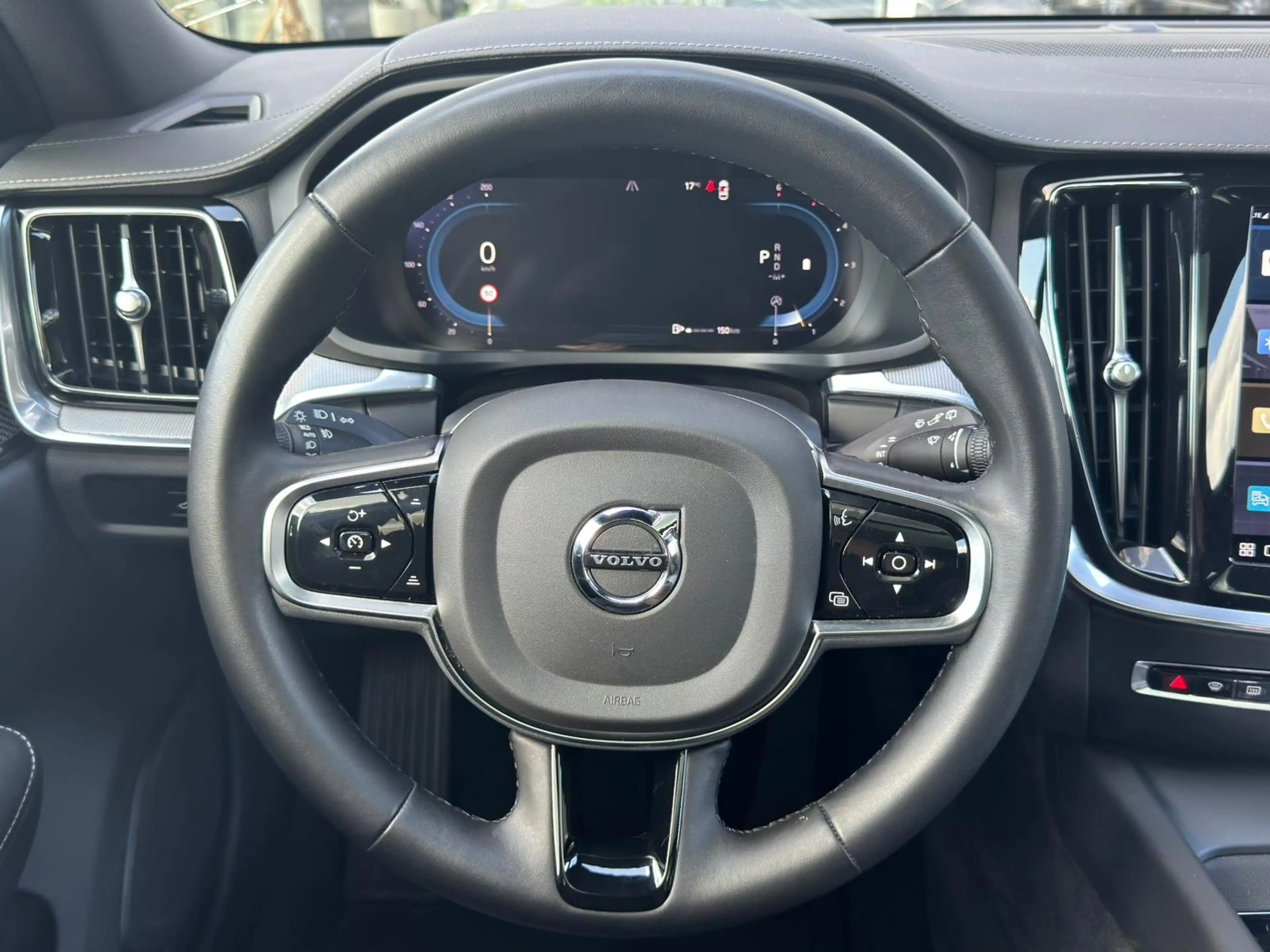 Volvo V60 Cross Country Cross Country B4 AWD Geartronic Ultimate — photo 14