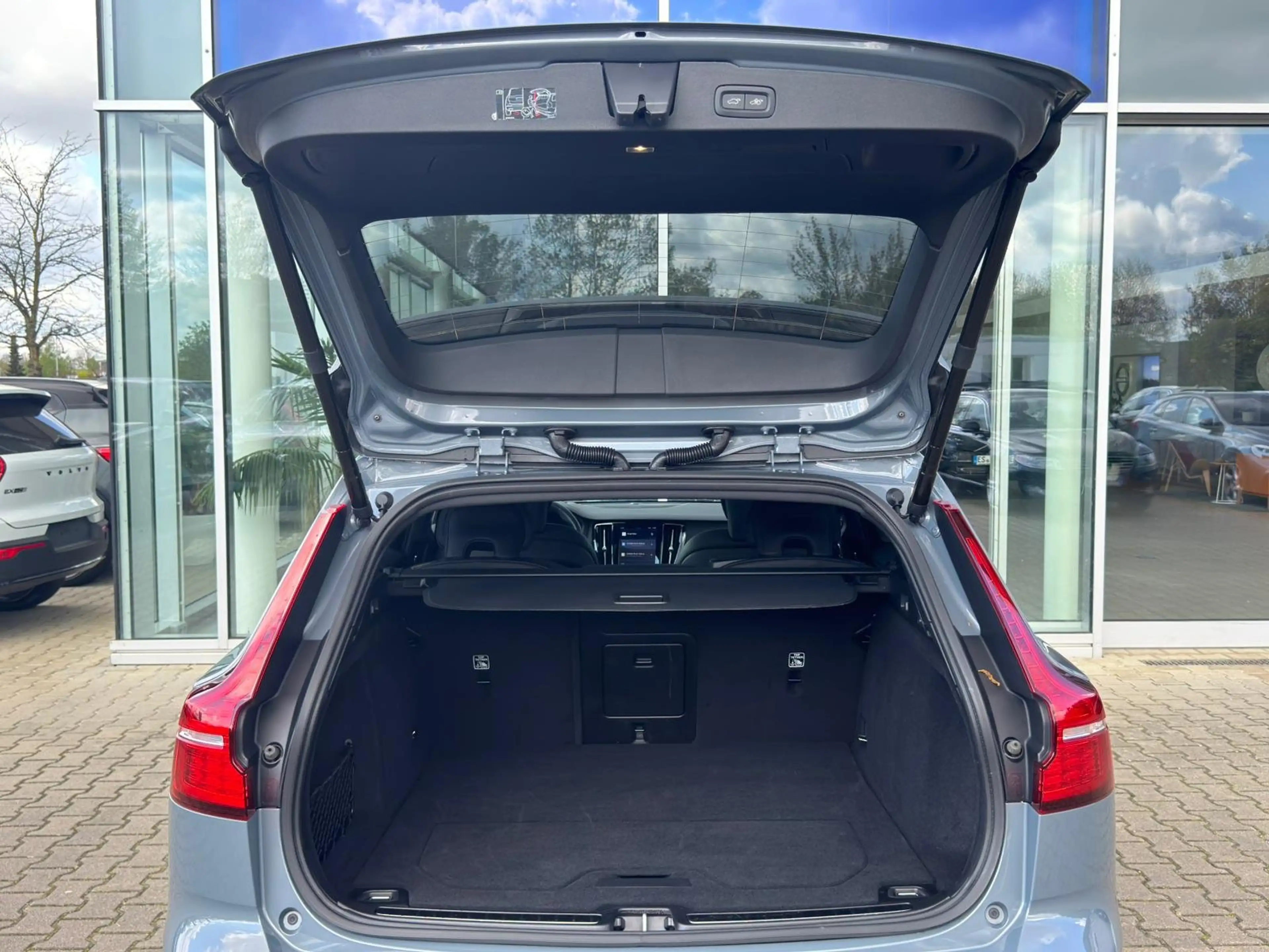 Volvo V60 Cross Country Cross Country B4 AWD Geartronic Ultimate — photo 6