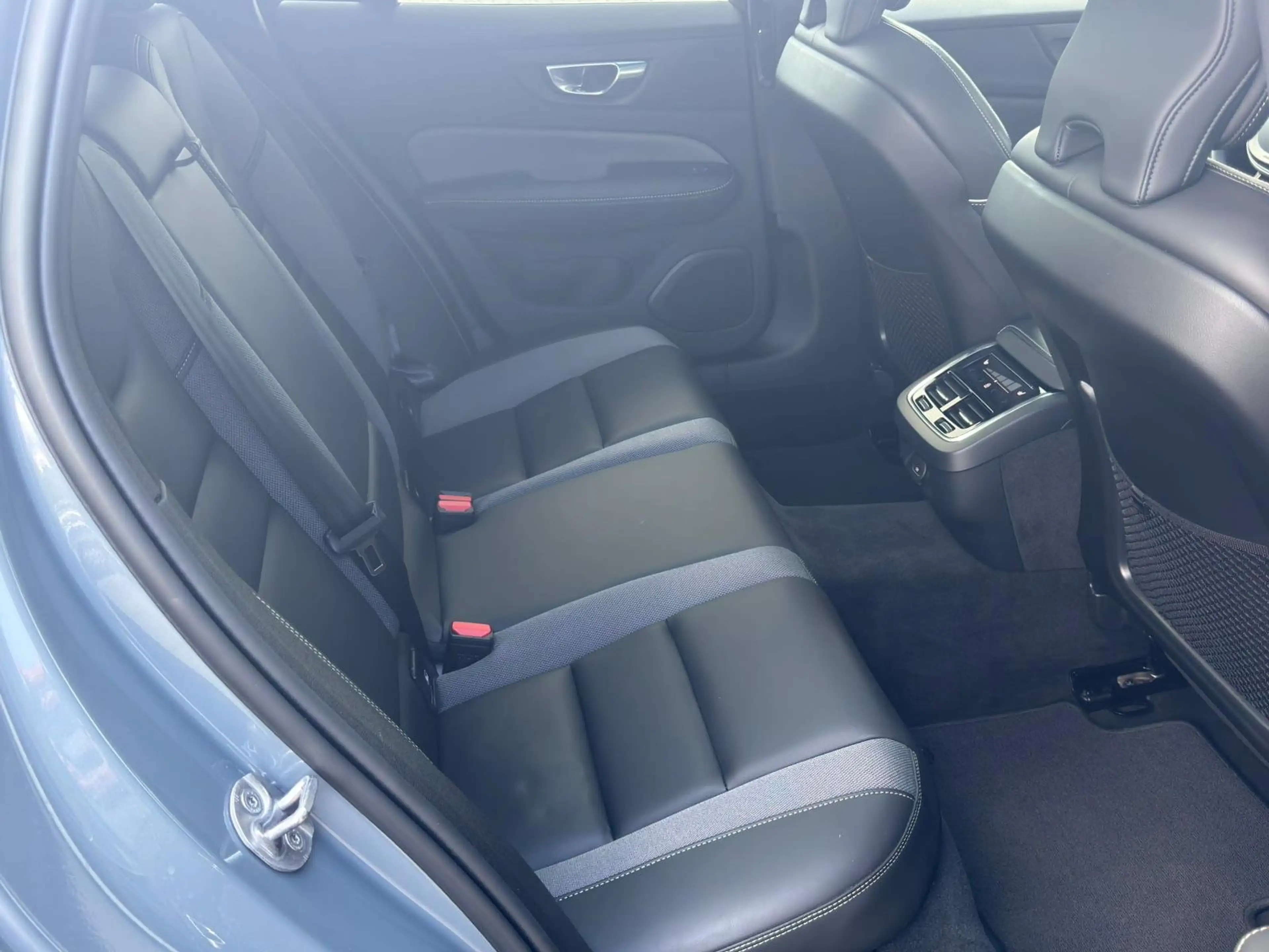 Volvo V60 Cross Country Cross Country B4 AWD Geartronic Ultimate — photo 12