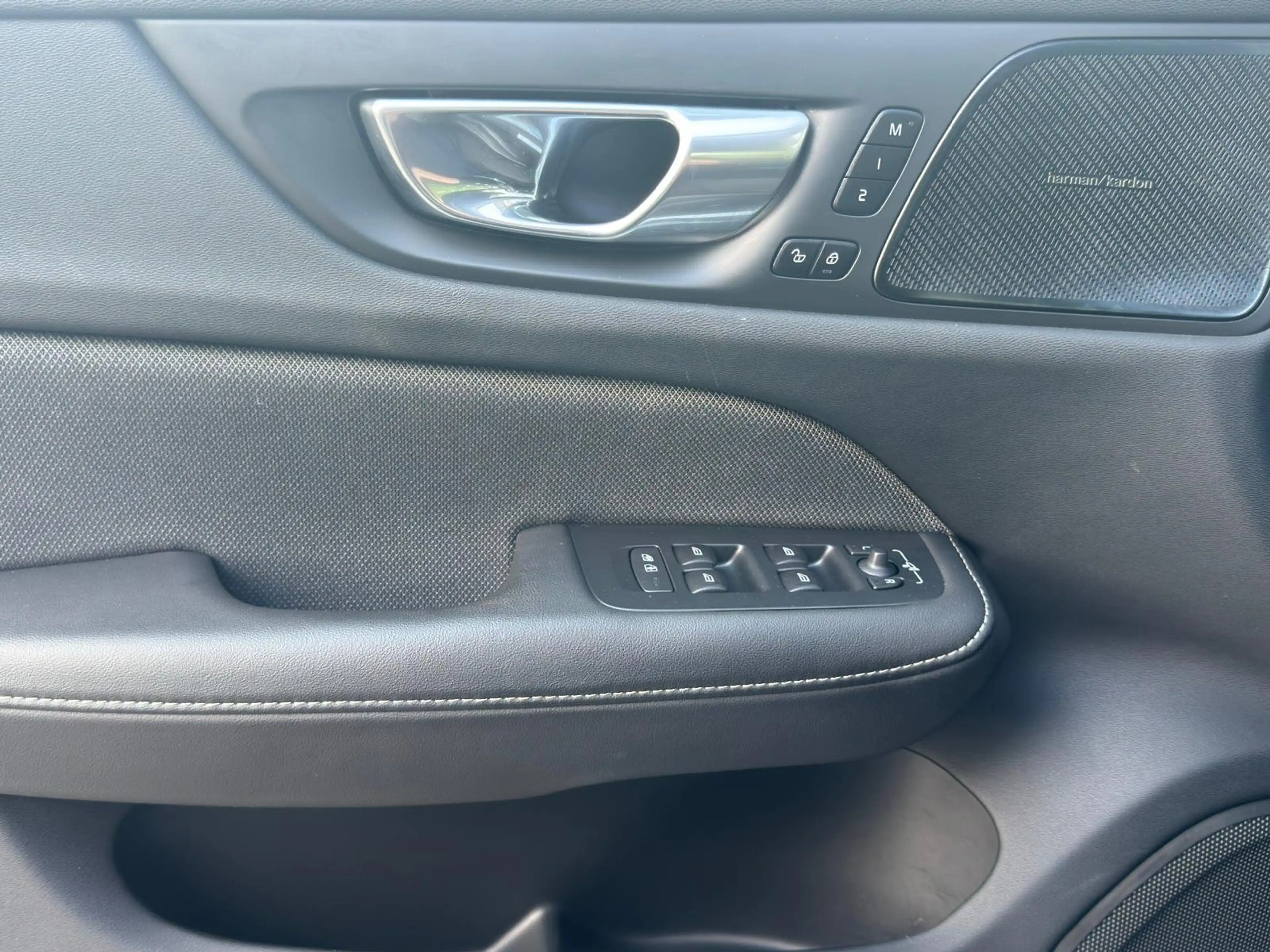 Volvo V60 Cross Country Cross Country B4 AWD Geartronic Ultimate — photo 8