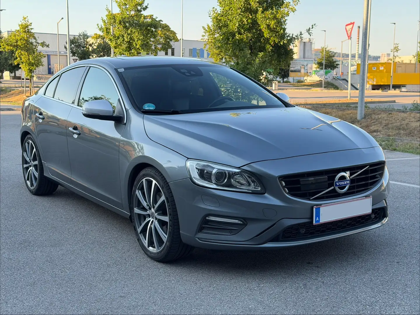 Volvo S60 Volvo S60 Volvo S60 D4 R-Design | 190 PS | Geartronic | ACC | AHK | Pano | SHZ | Standhzg. | App Grau - 1