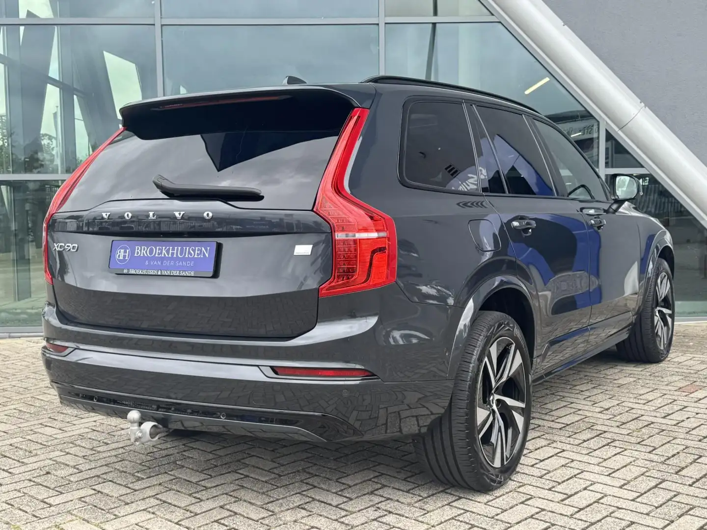 Volvo XC90 2.0 T8 Recharge AWD R-Design LONG RANGE 455pk Pano Grijs - 2