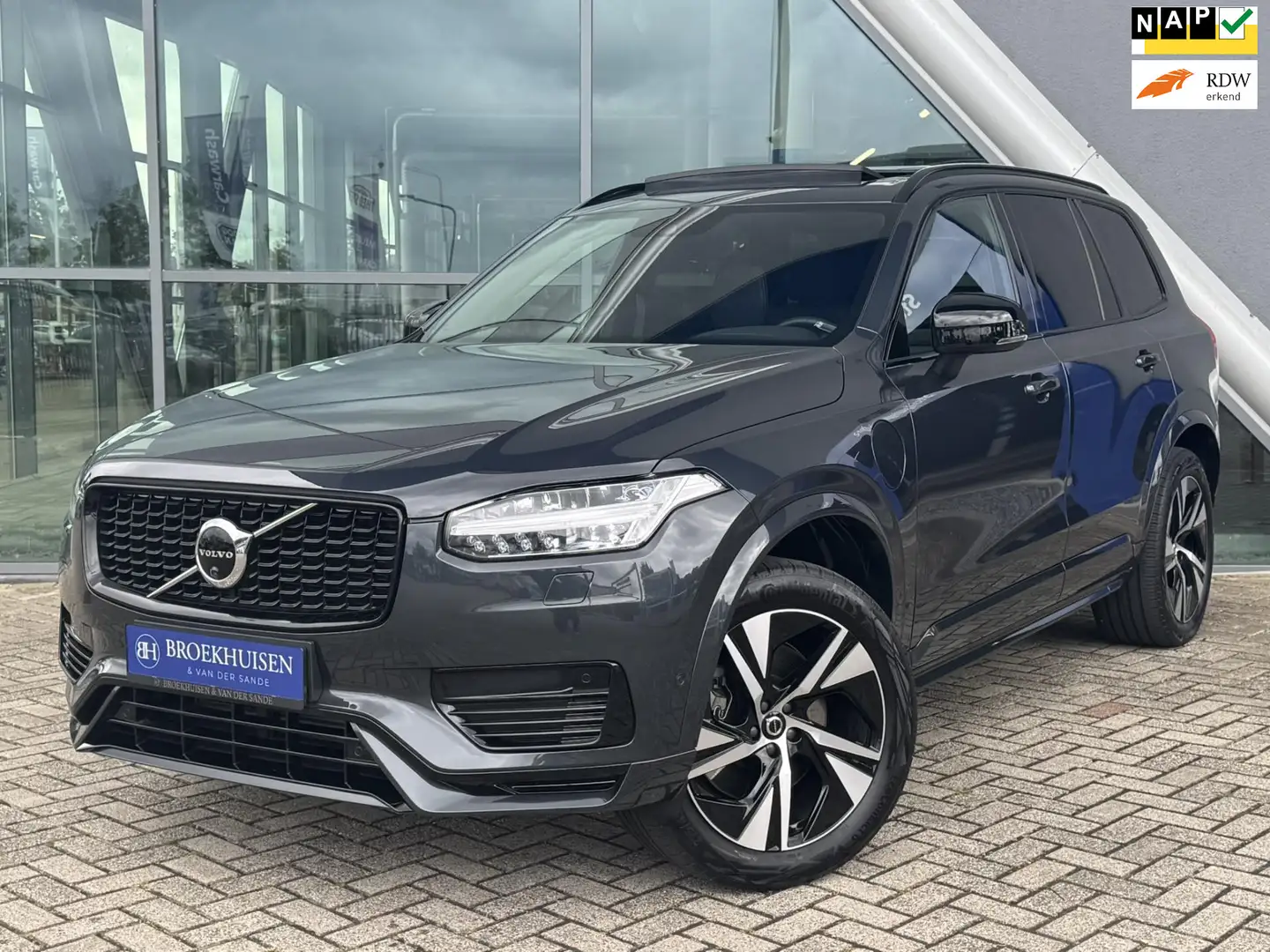 Volvo XC90 2.0 T8 Recharge AWD R-Design LONG RANGE 455pk Pano Grijs - 1
