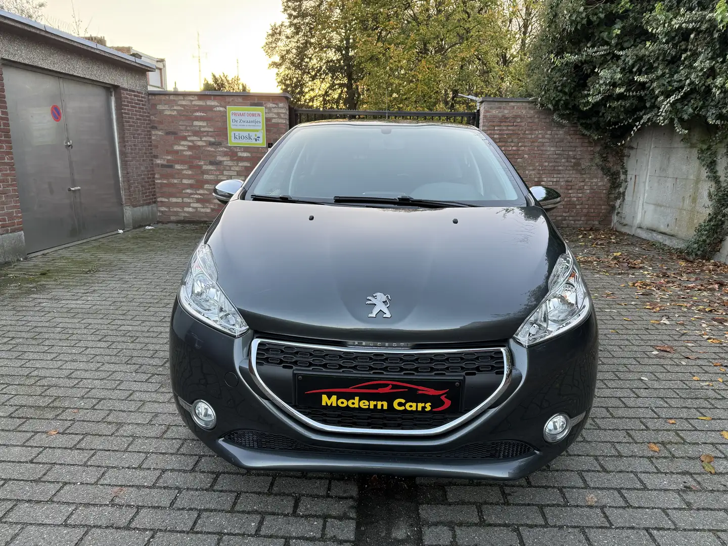 Peugeot 208 208 PureTech 82pk inclusief set Winter velgen. Grijs - 2