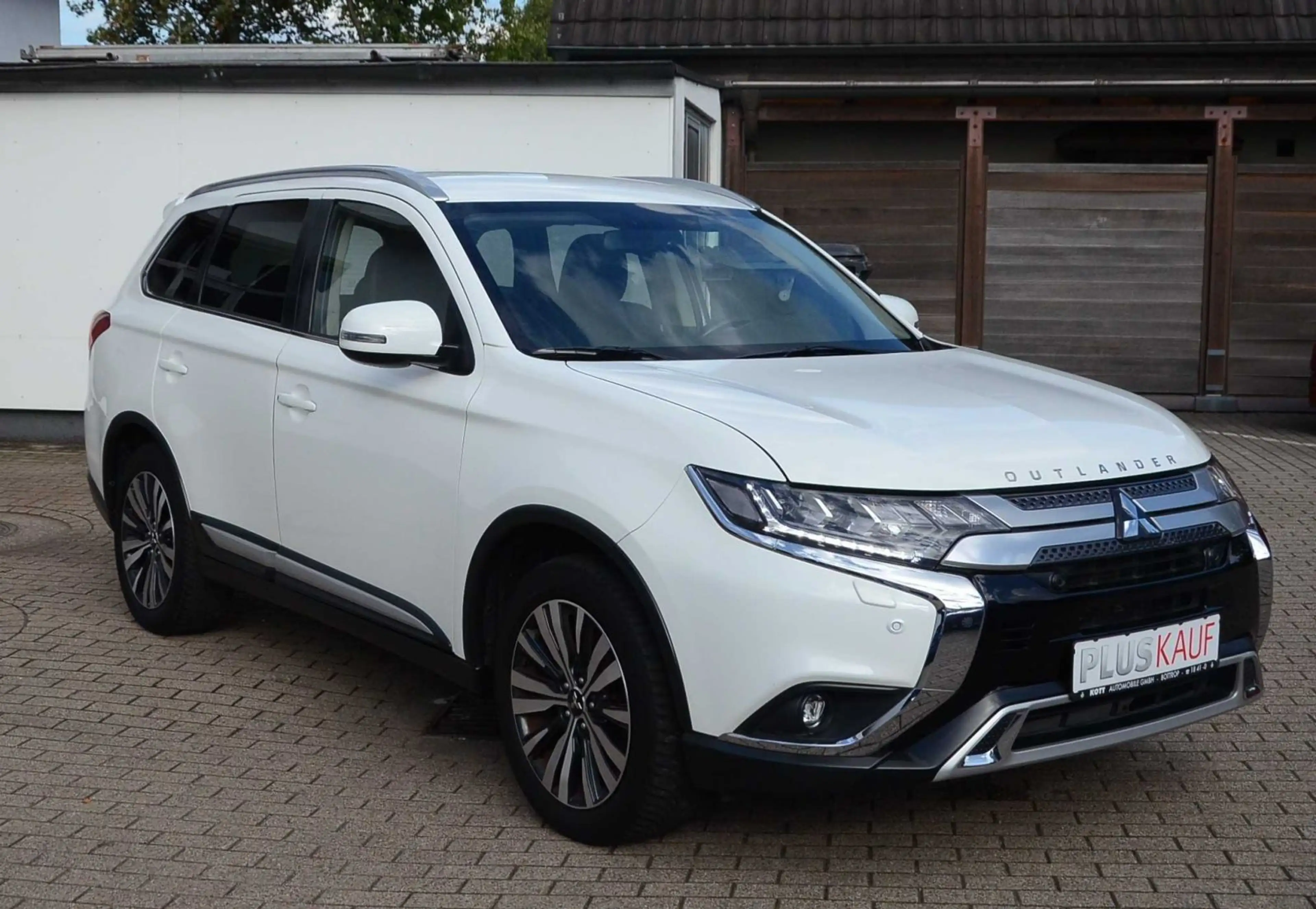 Mitsubishi Outlander Diamant Edition+ 2.0 2WD CVT — photo 16