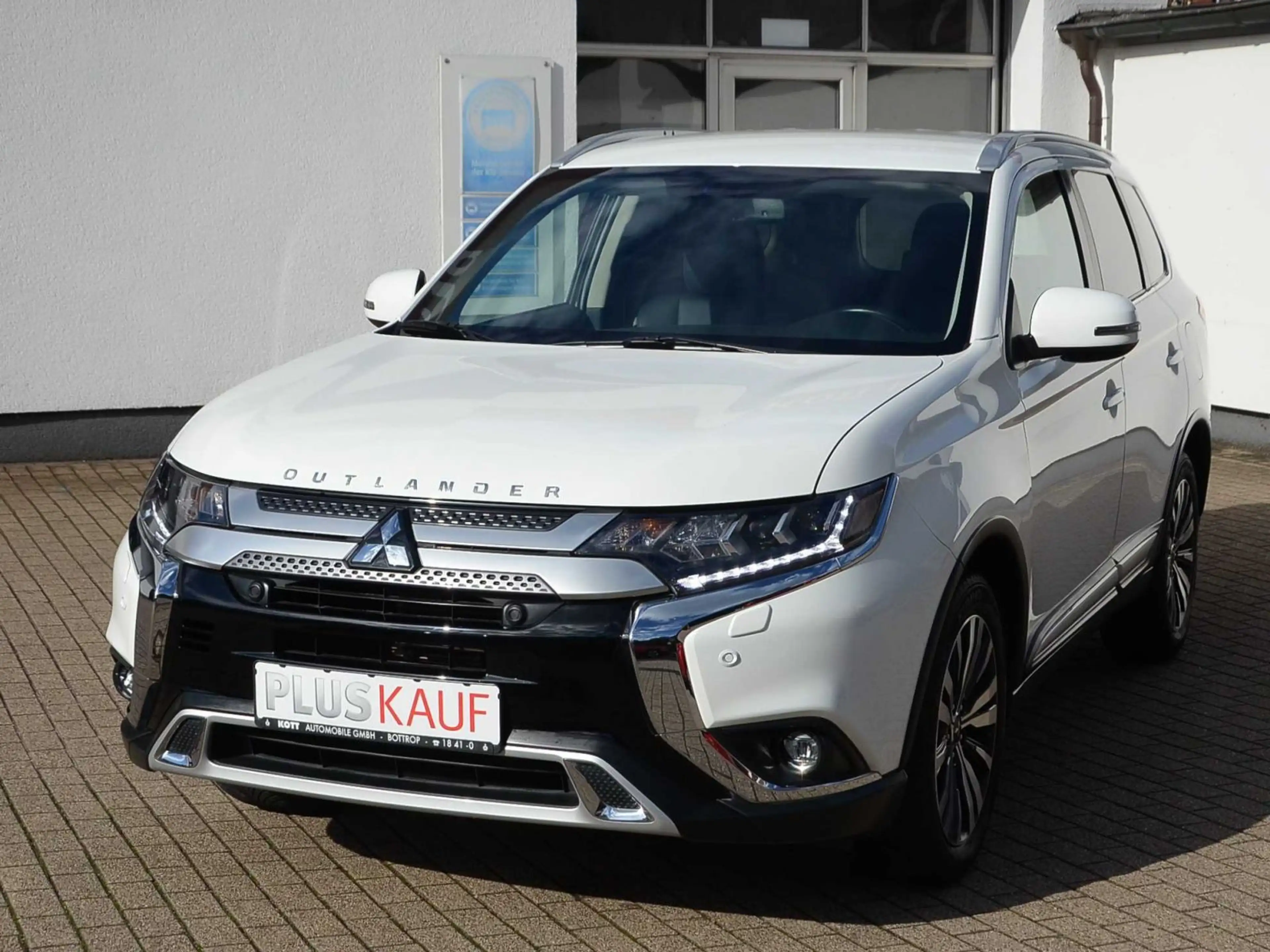 Mitsubishi Outlander Diamant Edition+ 2.0 2WD CVT — photo 2