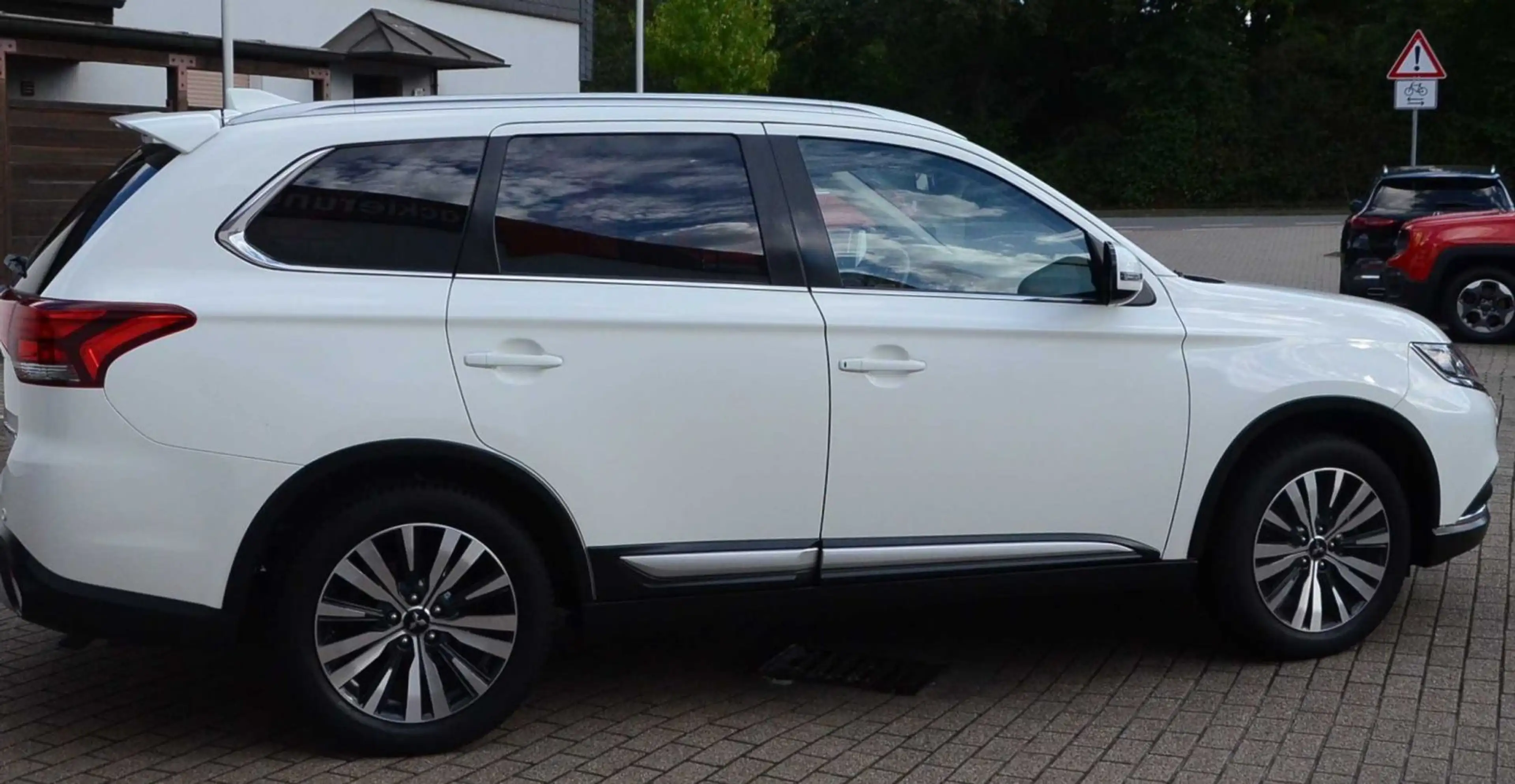 Mitsubishi Outlander Diamant Edition+ 2.0 2WD CVT — photo 4