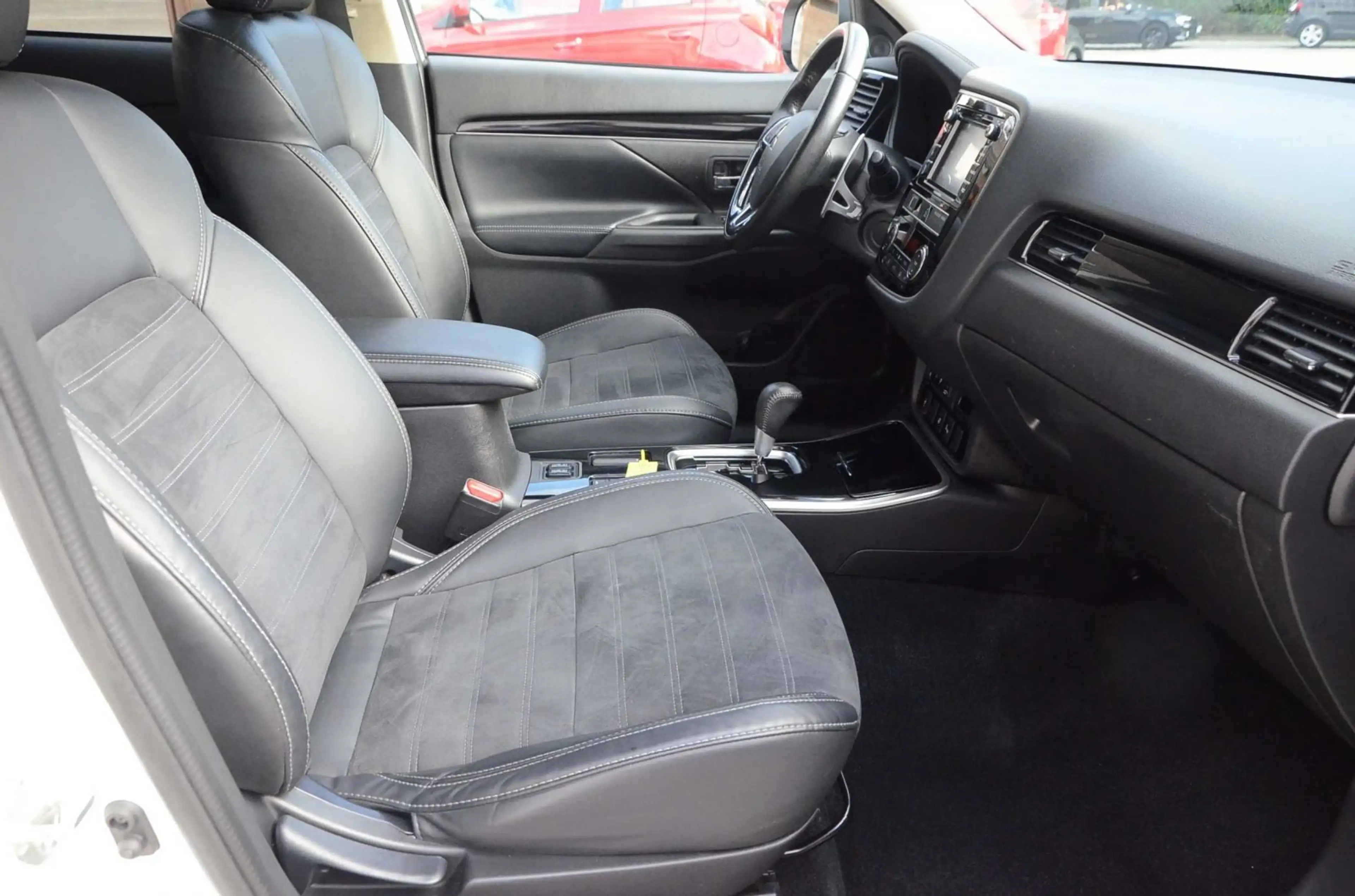 Mitsubishi Outlander Diamant Edition+ 2.0 2WD CVT — photo 15