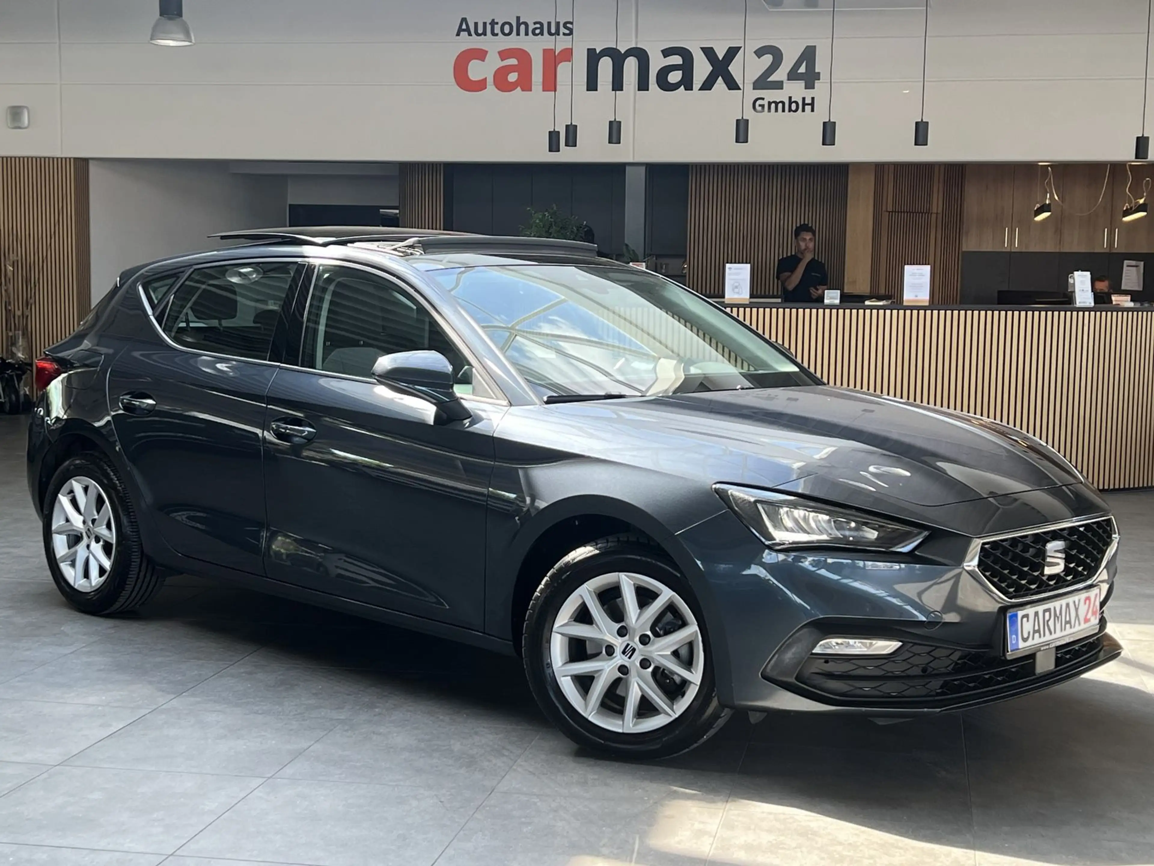 SEAT Leon 1.0 eTSI Style Aut. Pano CarPlay LED DAB