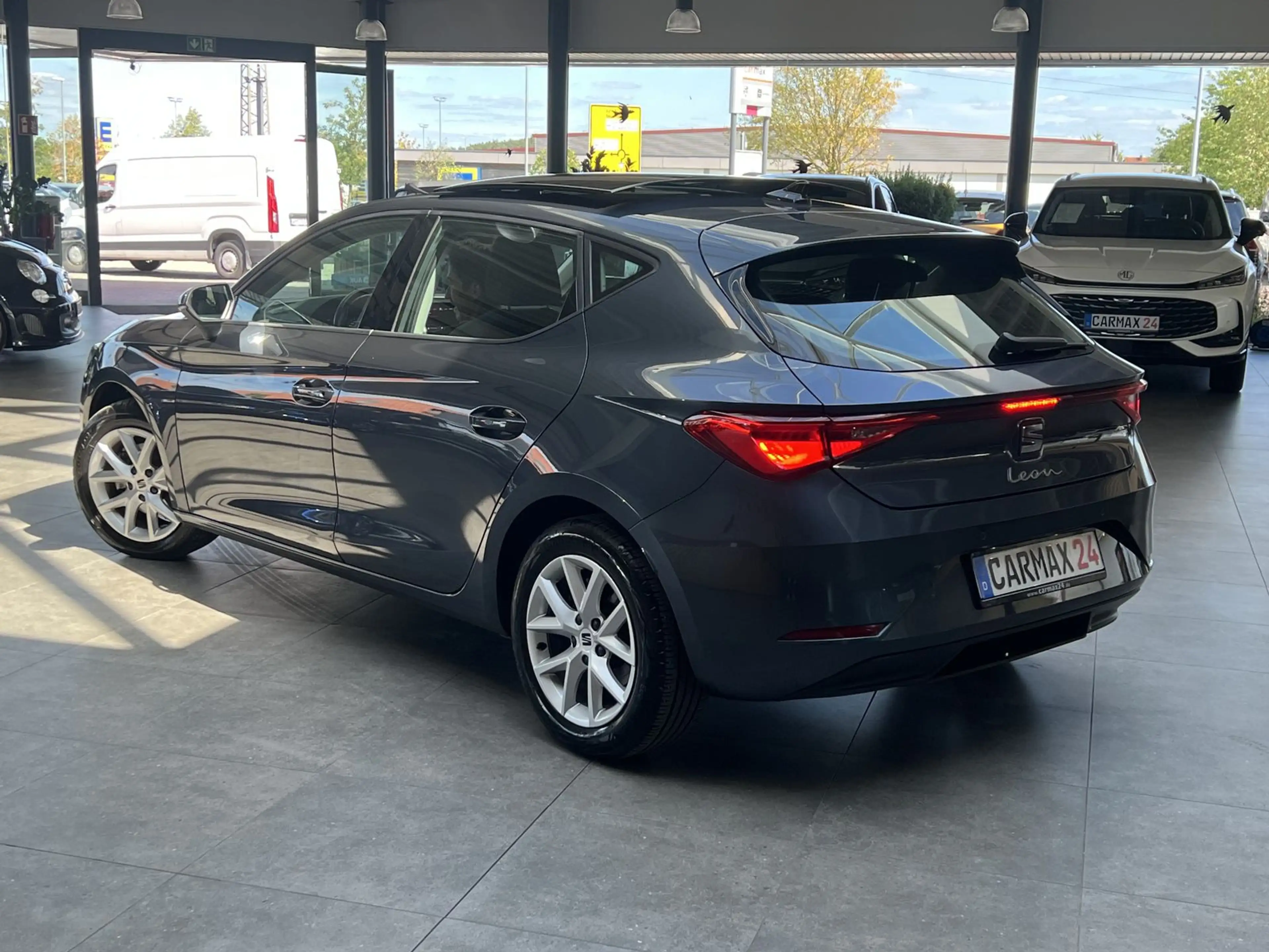 SEAT Leon 1.0 eTSI Style Aut. Pano CarPlay LED DAB — photo 6
