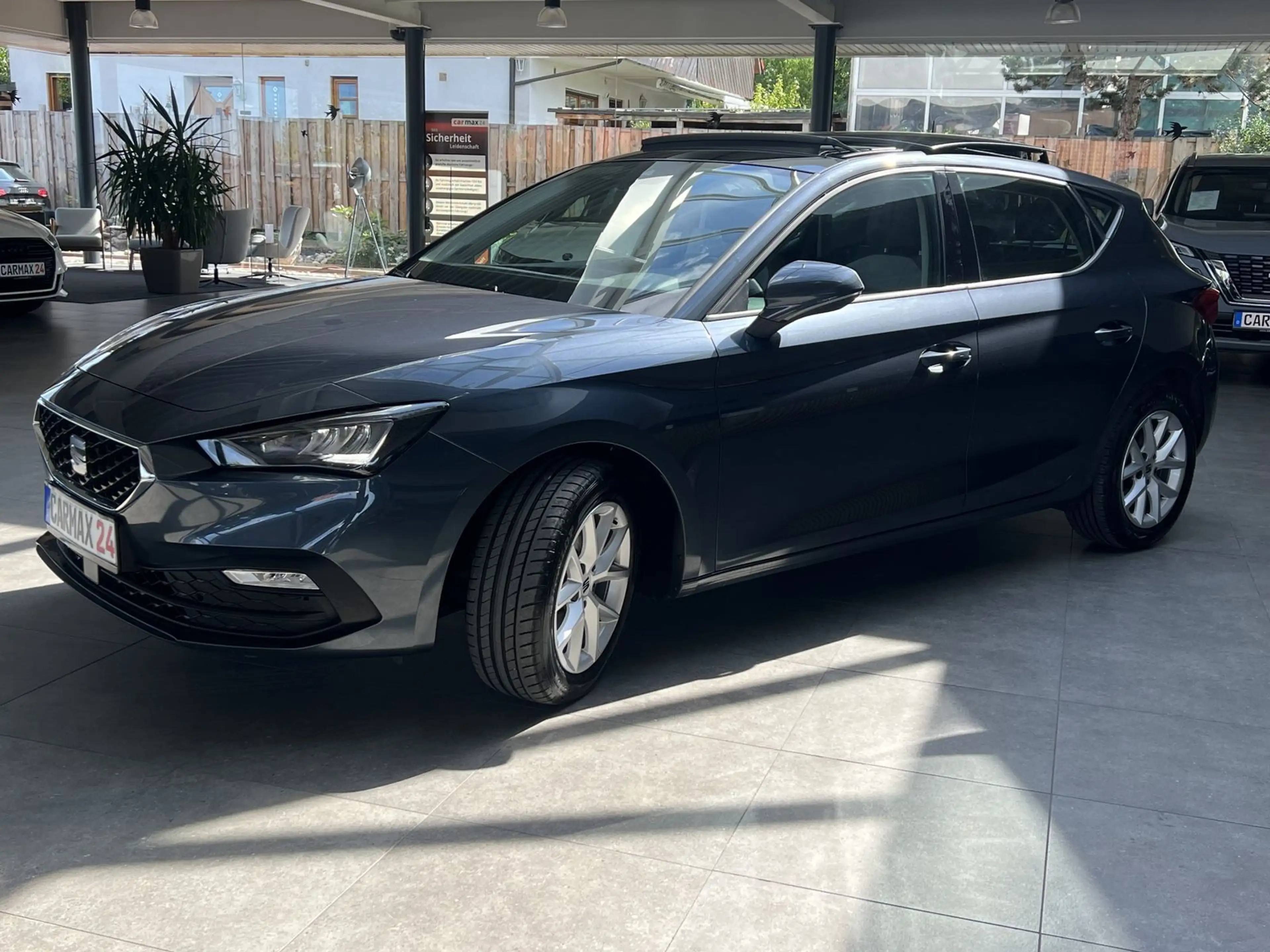 SEAT Leon 1.0 eTSI Style Aut. Pano CarPlay LED DAB — photo 5