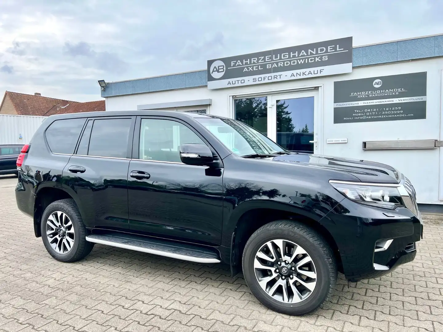 Toyota Land Cruiser Aut. Executive 2.8 D-4D Torsen-Diff Schwarz - 1