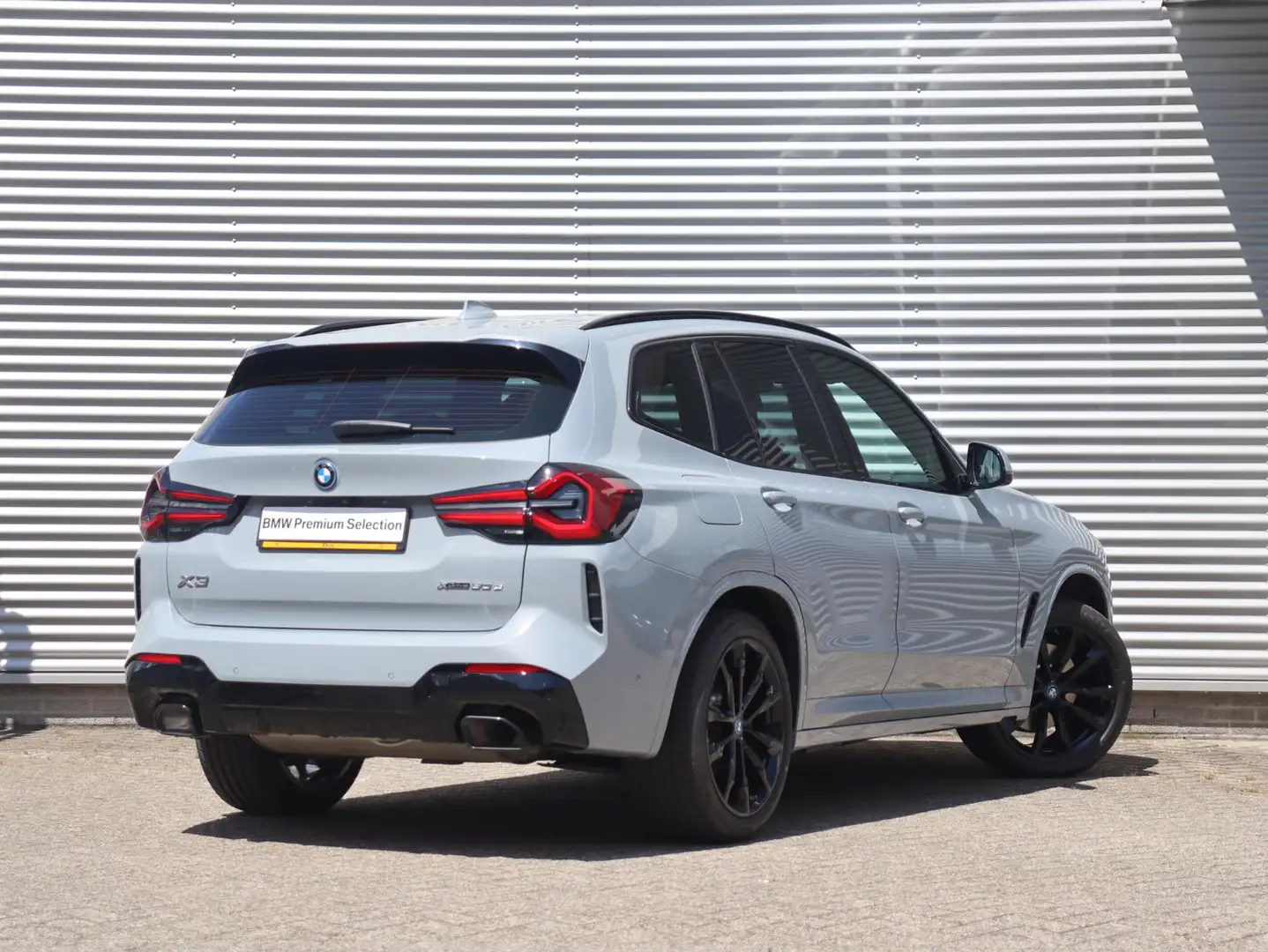 BMW X3 xDrive30e | Executive | M Sportpakket | Panodak | Grijs - 2