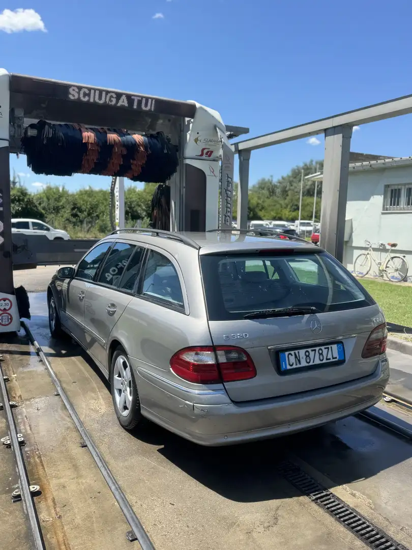 Mercedes-Benz E 320 AvantGarde - 1