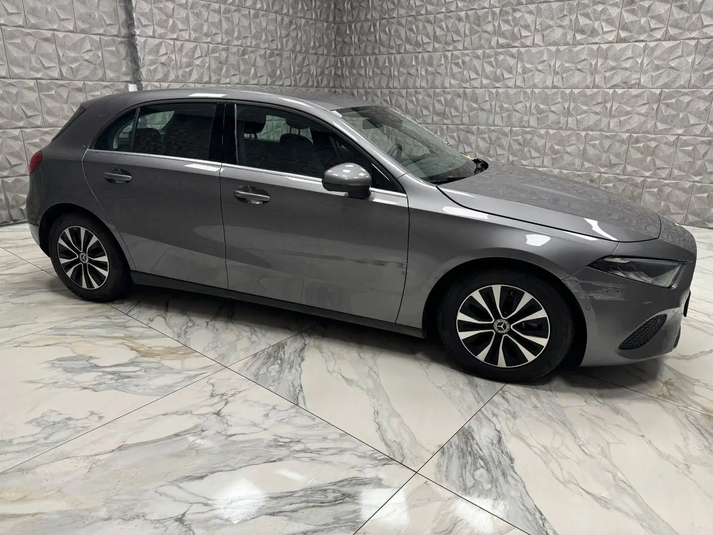 Mercedes-Benz A 180 A -Klasse A 180 d* Grau - 1