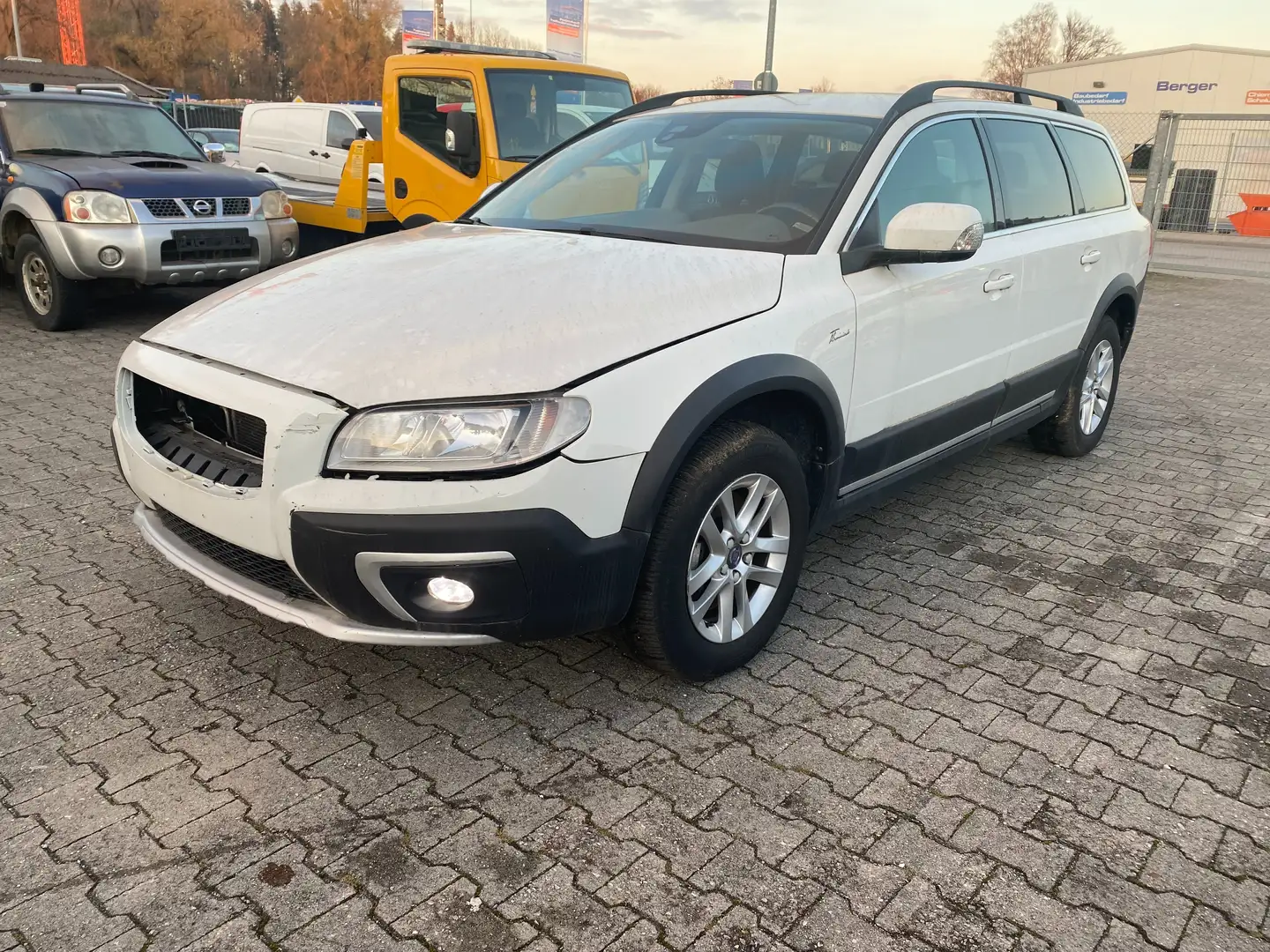 Volvo XC70 D4 Geartronic Kinetic Aut. Wit - 1