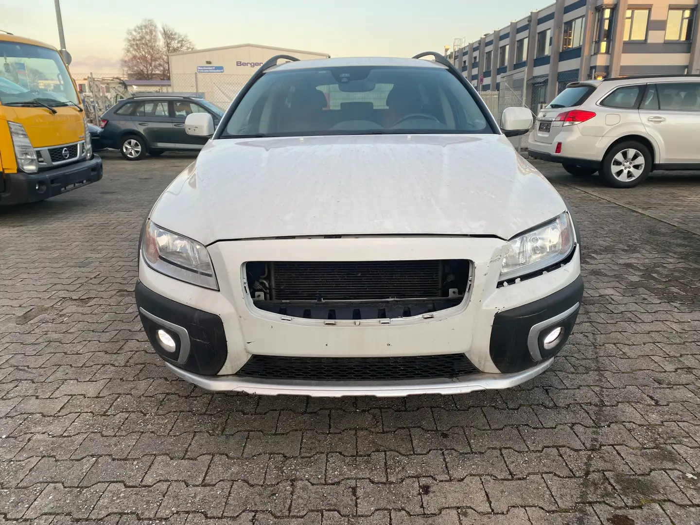 Volvo XC70 D4 Geartronic Kinetic Aut. Bianco - 2