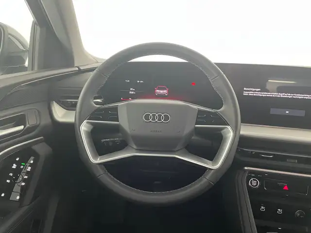 Audi Q5 view 12