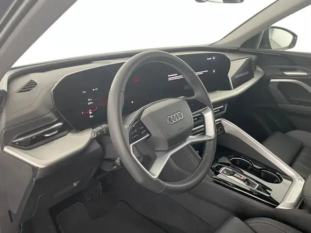 Audi Q5 view 8