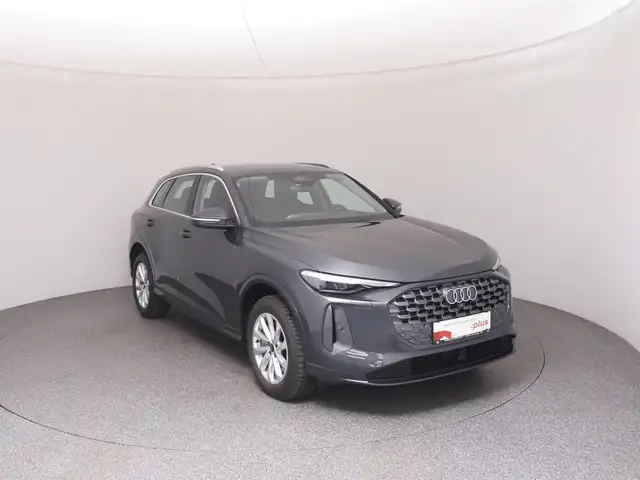 Audi Q5 view 2