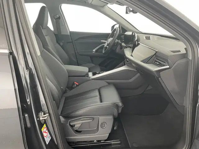 Audi Q5 view 10
