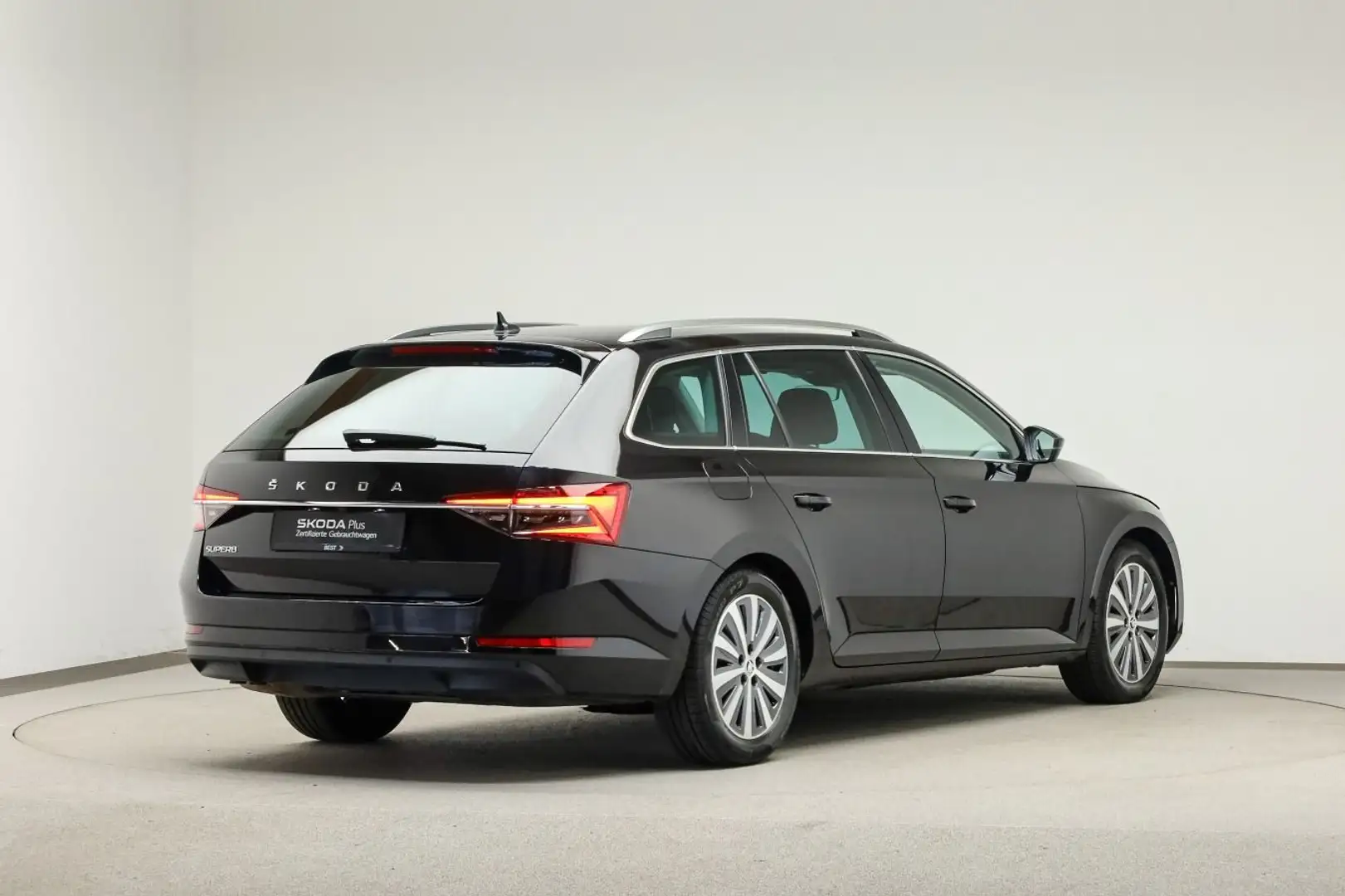 Skoda Superb Combi 2.0 TDI DSG Premium Edition*AHK*KAM Schwarz - 2