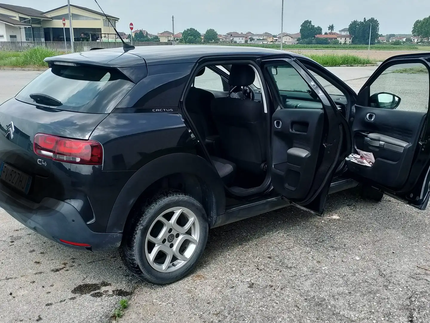 Citroen C4 C4 Cactus 2018Cactus 1.2 puretech Feel s Schwarz - 1