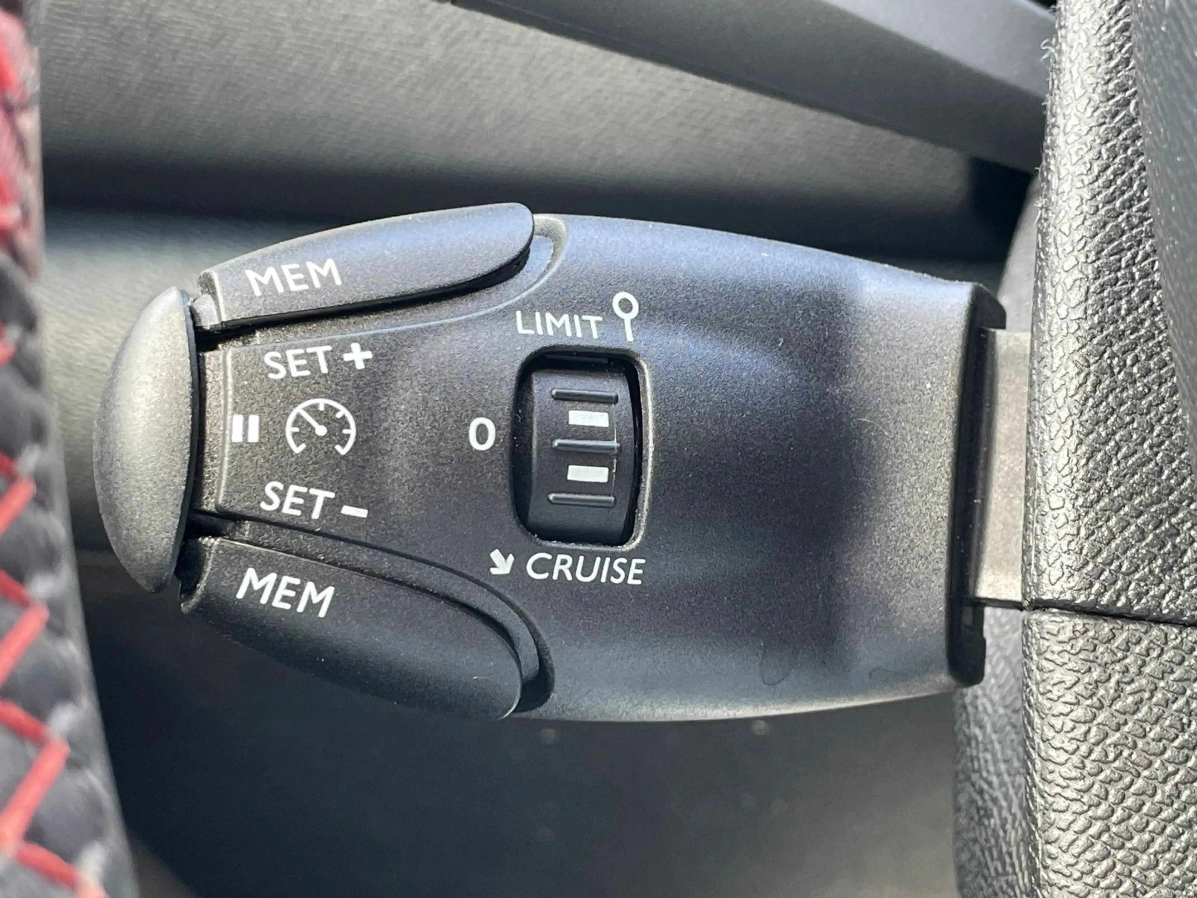 Peugeot 308 1.6 PureTech GTi — photo 20