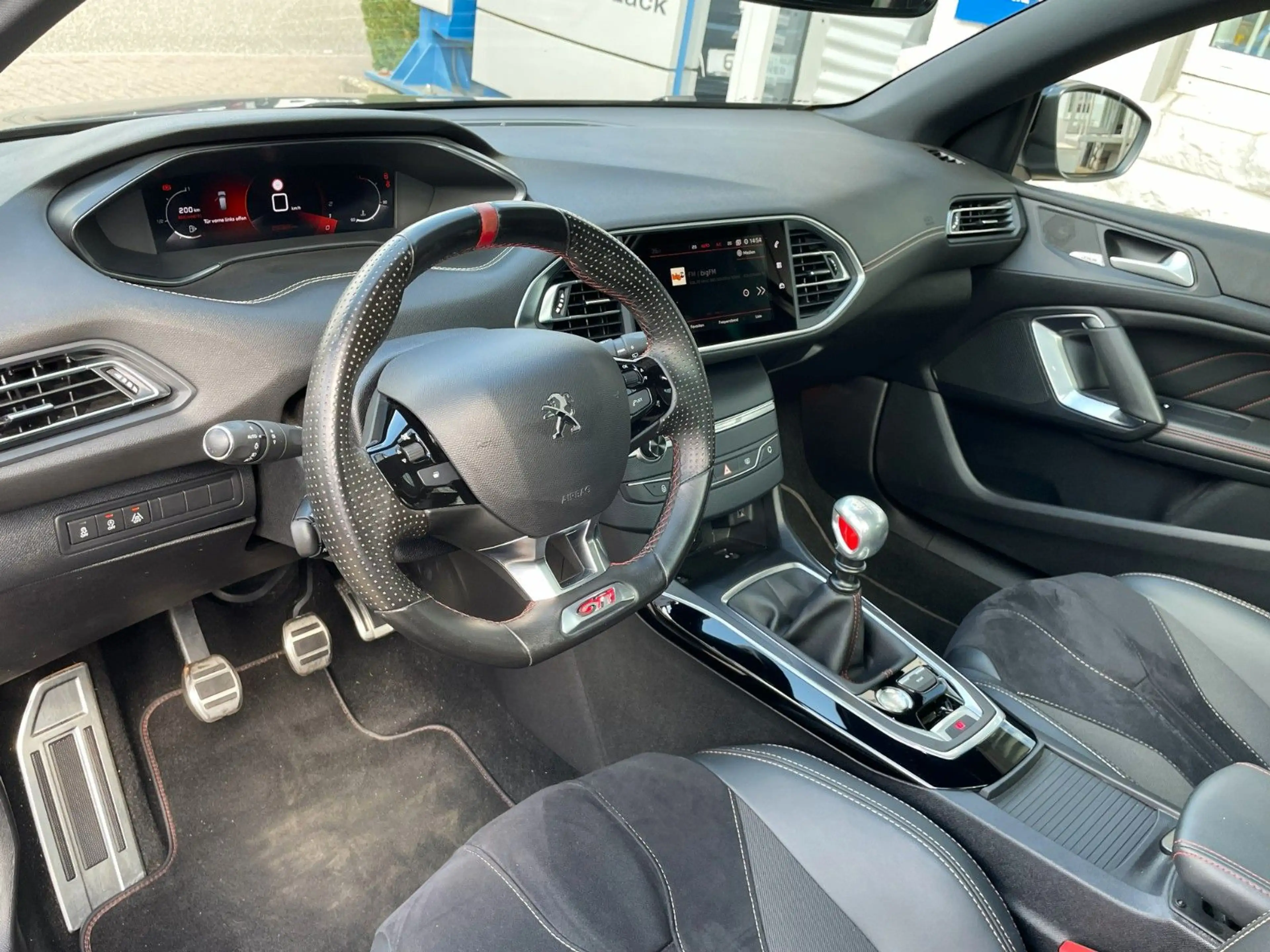 Peugeot 308 1.6 PureTech GTi — photo 8