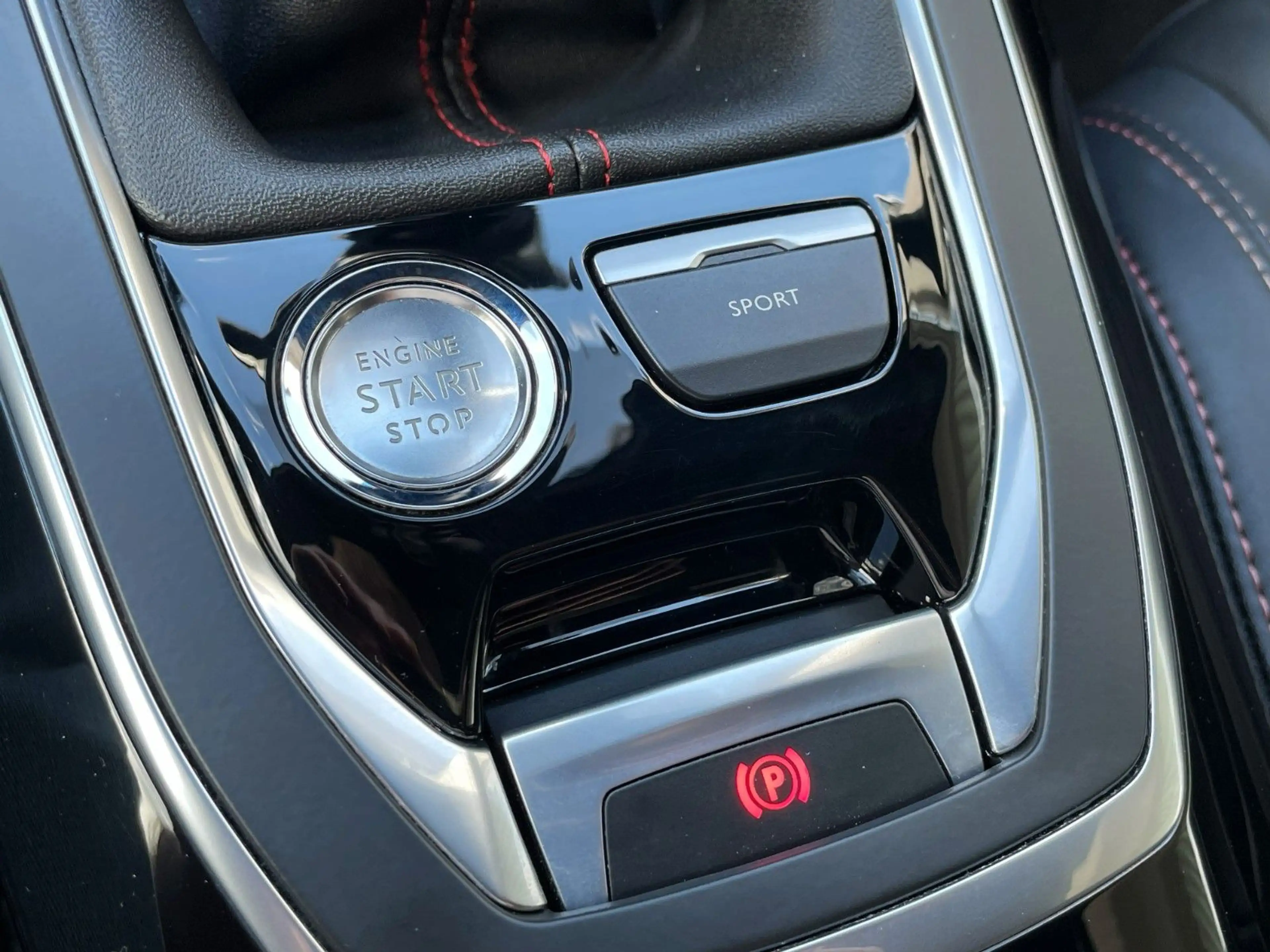 Peugeot 308 1.6 PureTech GTi — photo 17