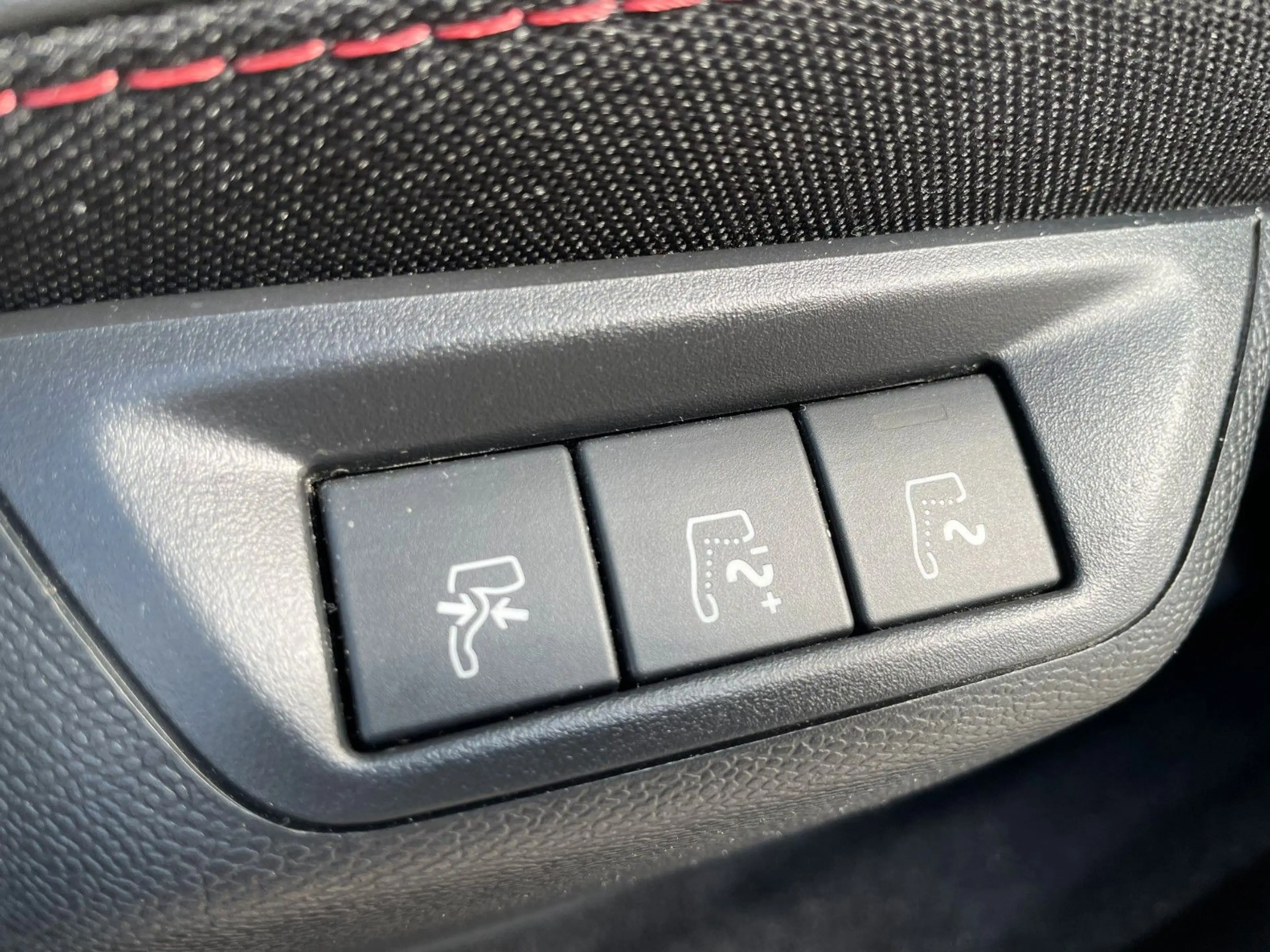 Peugeot 308 1.6 PureTech GTi — photo 12