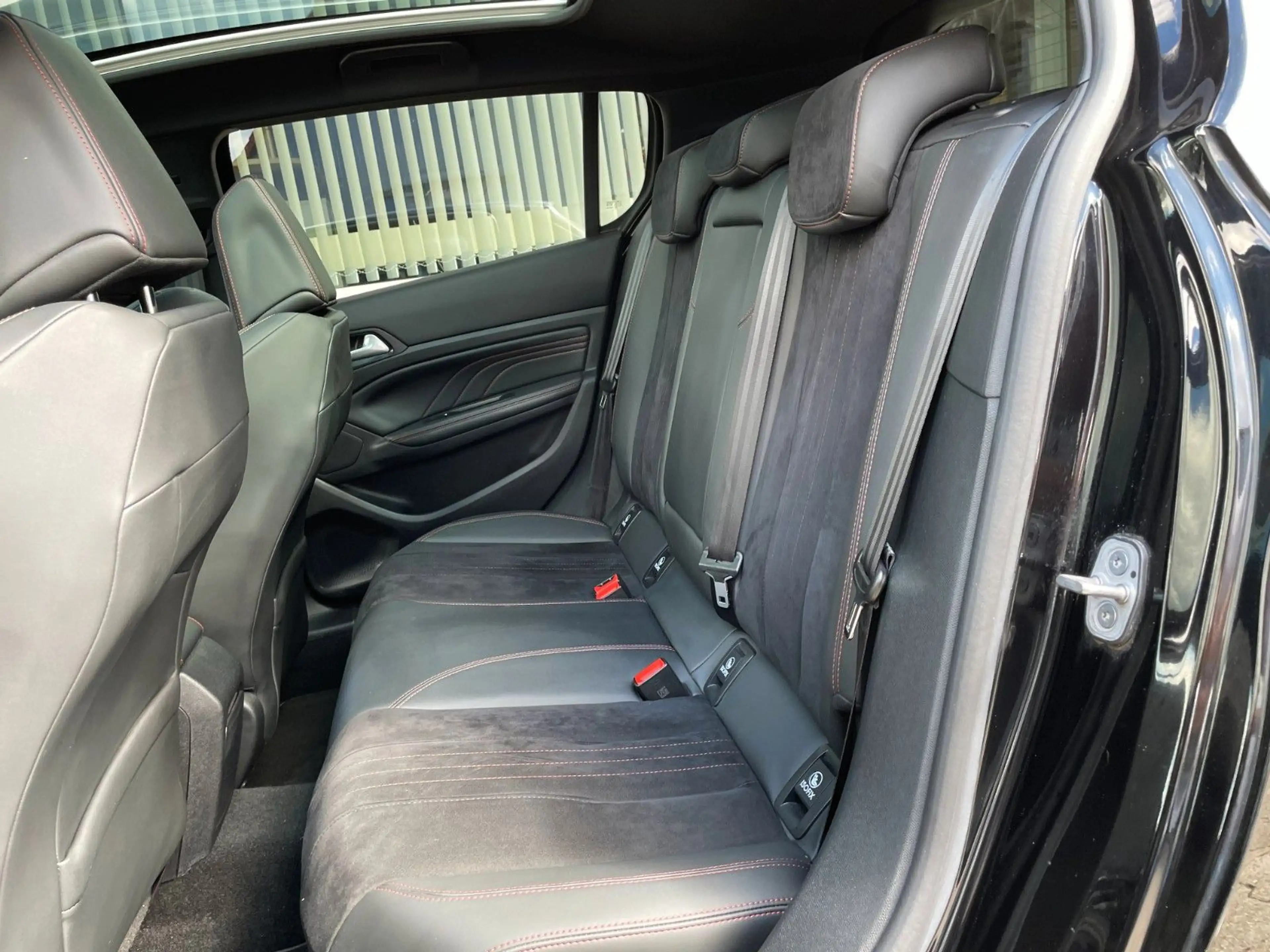 Peugeot 308 1.6 PureTech GTi — photo 10