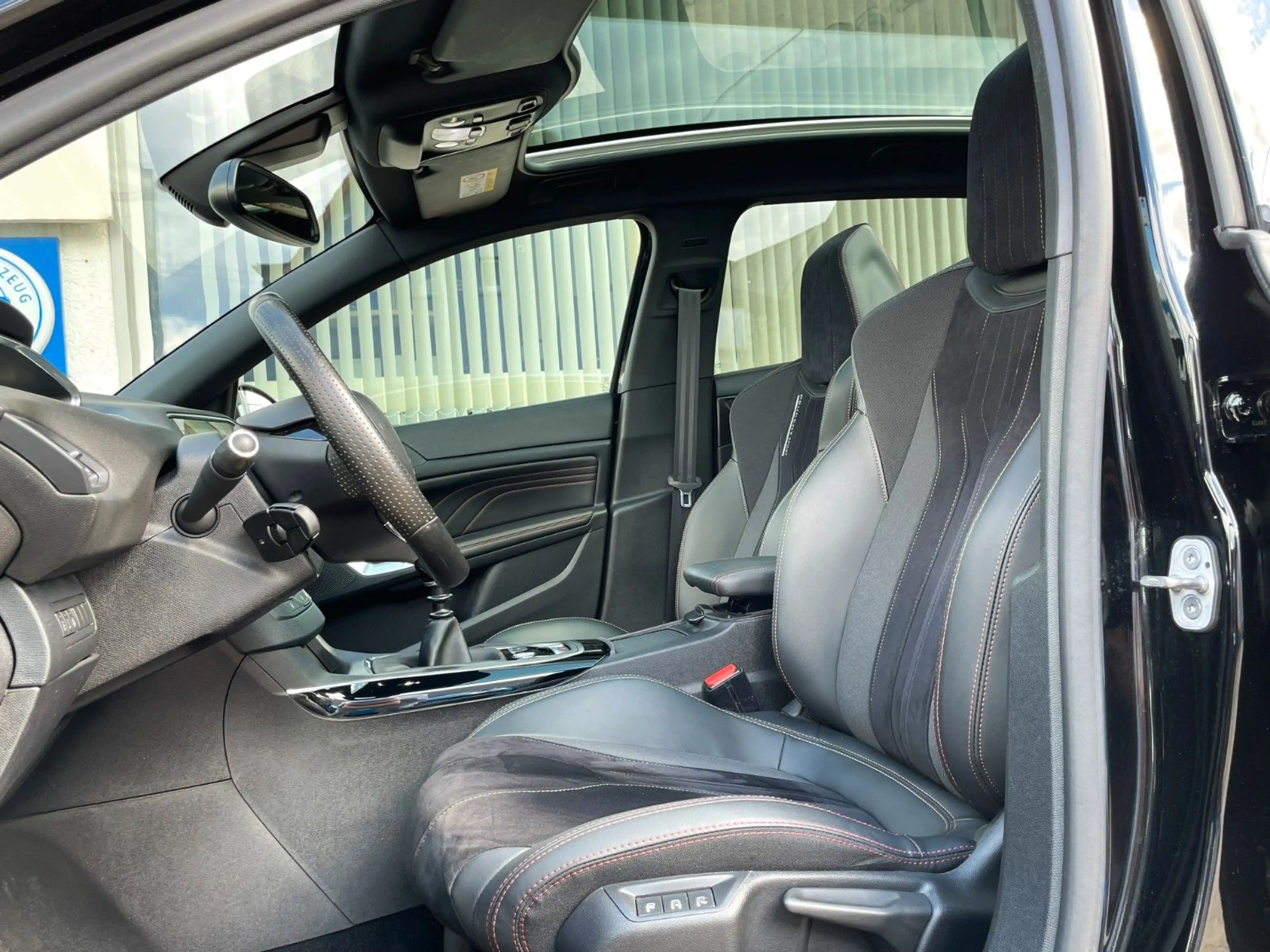 Peugeot 308 1.6 PureTech GTi — photo 7